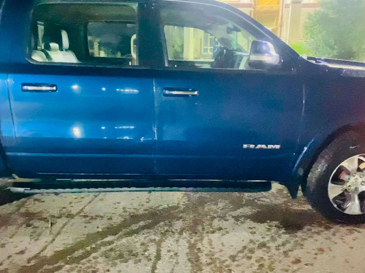 أعــاده نشــــٌـر
🚘 للبيع | رام لارامي 
 2021 🚘

✅ محرك V8 
✅ زينون
✅ حساسات أمامية وخلفية
✅ رادار
✅ داخلية قرميدي
✅ فل أوبشن (بدون بانوراما)
✅ مقاعد مع تبريد وتدفئة
✅ باب كبير
✅ بدي قصير

💰 السعر: 260
📞 للتواصل: ***********
