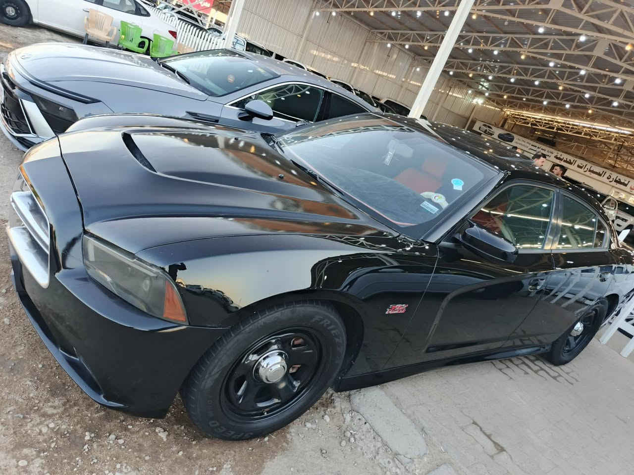 السلام عليكم دوج جارجر موديل 2014 اصل فول مواصفات جديده وجاهزه استخدام شخصي ارتي 5700 بيها ثلاث قطع ونص صبغ بدون دواخل بأسمي رقم بغداد دولي مكاني نجف كوفه سعرها 140 و بيها مجال ترهم مراوس بسياره سبعه راكب اتصل فقط واتساب ***********
