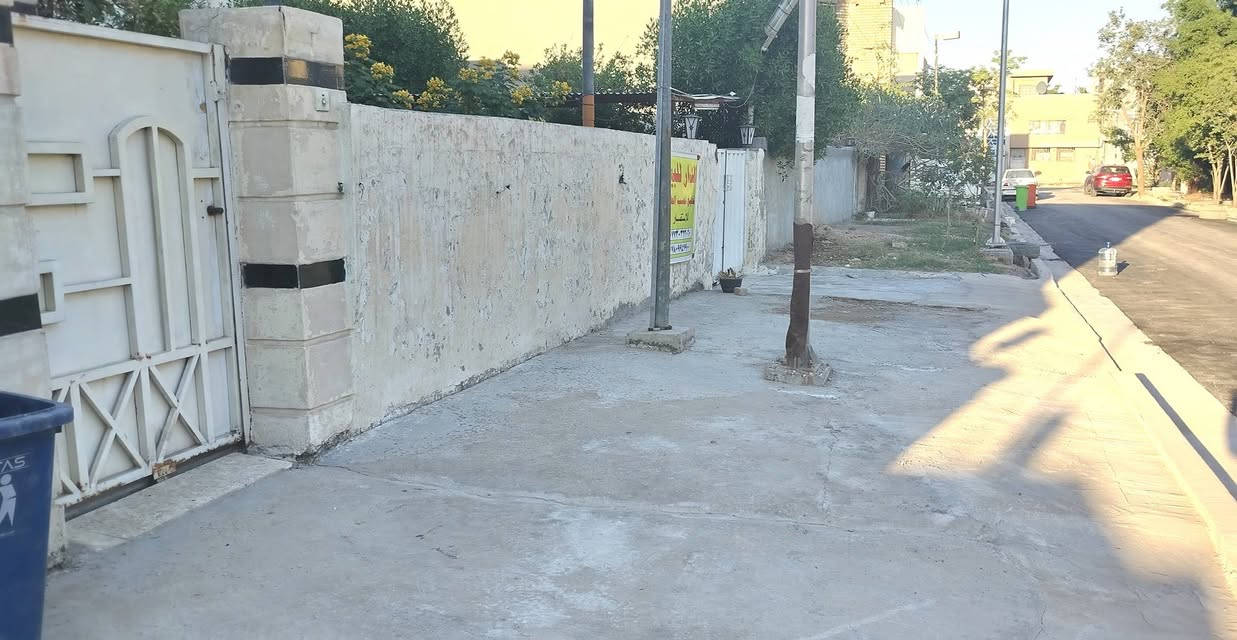 السلام عليكم
دار للبيع في شارع فلسطين حي الادريسي قرب ساحة بيروت مساحة 487.5م
واجهة 15م ونزال 32.5 م
يباع كامل او تقطيع ومبني بالحديقة مشتمل بناء جديد مساحة 60 م ويباع من ضمن البيت
الشارع عريض والمنطقة مبلطة جديد بالكامل رصيف 4 م
للاستفسار 
***********
