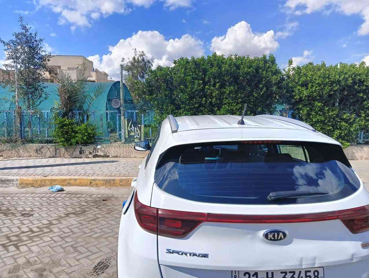 سبورتج ٢٠٢٠ خليجي 
محرك ٢٤٠٠
بيها فقط رصعتين بالصندوك صغار وبارد إصبعين 
بالجاملغ امامي  ورصعه بالباب السايق 
باقي السياره مكفوله من صبغ وكير ومكينه ع وضع الشركه 
تبريد قطعتين 
تحكم ستيرن فول 
حساس خلفي 
شاشة 
فور ويل 
٣ انظمه قياده 
مانع انزلاق 
نزول منحدرات
0772 269 9080 بغداد, العراق
