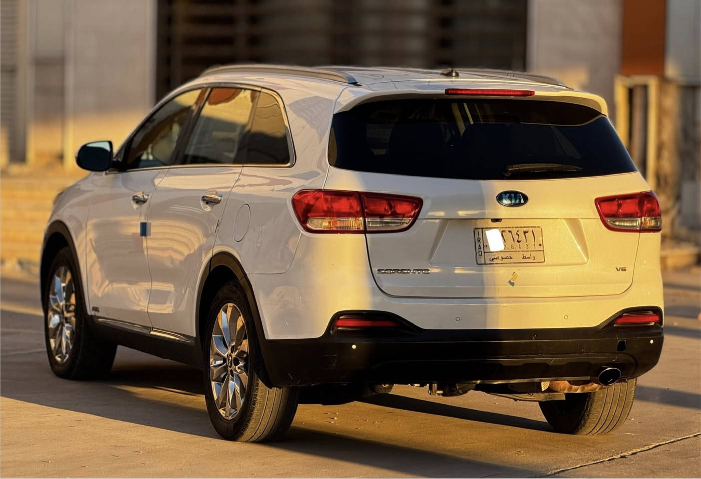 🚘 KIA SORENTO 🚘
سورنتو مديل 2017 وارد امريكي محرك 6 سلندر 7 راكب مواصفات عاديه 3 قطع تبريد دريڤ مود 3 وضعيات قيادة فور ويل تحكم ستيرن مري كهرباء + مواصفات اخرى 
رقم واسط تحويل مباشر 
العنوان : بغداد البياع
للأتصال : ***********
