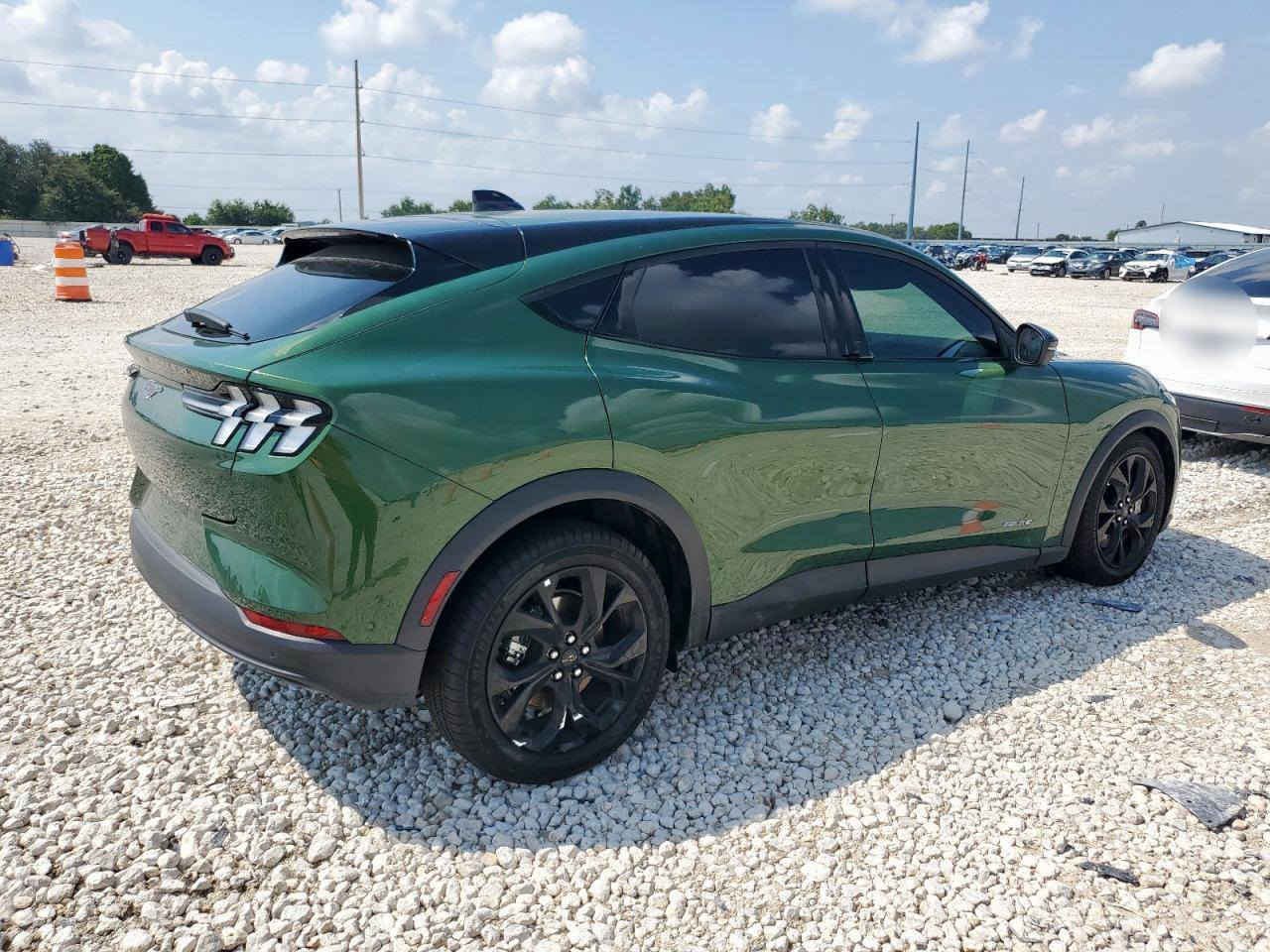 السلام عليكم
موستنك ماك سيليكت الكهربائيه بالكامل لون مميز جدا  موديل 2024 
السيارة بالحره 
السعر 160$ بالحره لان عندي ضرف الي تفيده يتصل 
***********
