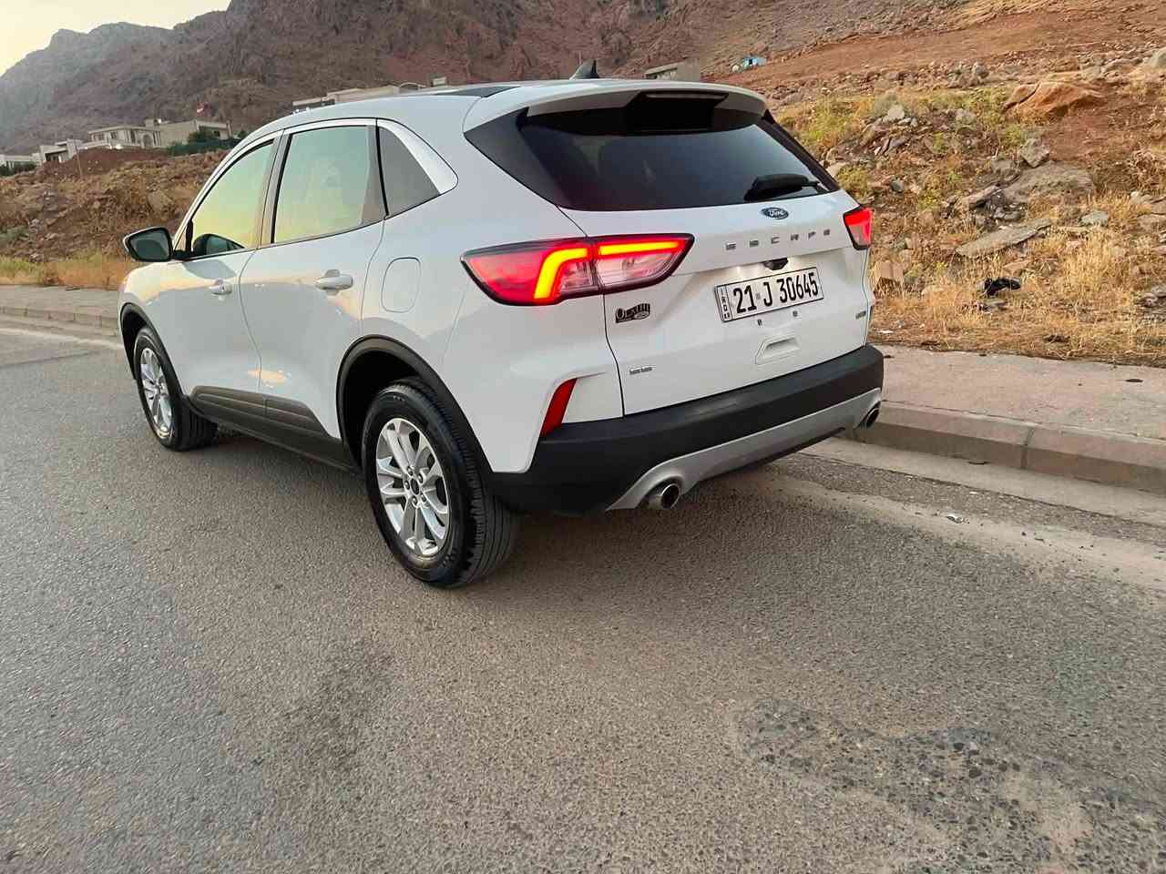 🚘 Ford Escape SE 2020
✨ لە دەستی دوو – زۆر پاک و خاوێن

✅ بۆیاخی نییە (Original Paint)
✅ گیربۆکس و مەکینە هەرگیز نەکراونەتەوە، هەمووی فابریکەن
✅ سەنەوی نوێ
✅ ژمارەی سلێمانی
✅ ئامادەی هەر پشکنین و تاقیکردنەوەیە

مواسفات:
🔹 Smart Key (بەسمە)
🔹 Push Start
🔹 شاشەی تاچ
🔹 Apple CarPlay & Android Auto
🔹 کامێرای دواوە
🔹 Cruise Control
🔹 سنسووری دواوە
🔹 لایتی LED
🔹 A/C

🔹 دەرگای دواکەوتوو (Power Tailgate)

📍 شوێن: سلێمانی

📞 پەیوەندی:
What is up☎️ *********** (ئاسیا)
☎️ *********** (کۆرەک)

📩 بۆ زانیاری زیاتر یان سەیرکردنی سەیارە، پەیوەندیمان پێوە بکەن.

