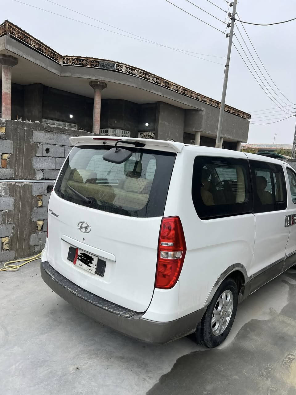 سلام عليكم للبيع ستاركس موديل 2018 مفتوح رقم بصره سنويه مجدد سياره جديده وجاهزه من كلشي حداد طخم تاير ارضيه جديده بيها صبغ بجاملغ خلفي سعر 185 مكاني البصره القرنه للاستفسار ***********
