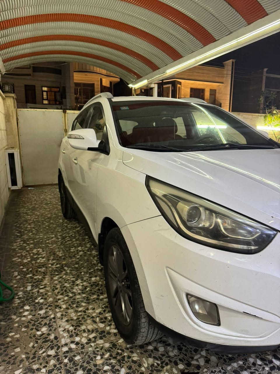 توسان ٢٠١٥ خليجي مكفولة بس بيها شخوط وكدحات مال الغسل بالبنيد
ماشية ١٦٠ الف
محرك وگير مكفول 
رقم بغداد ب اسمي
السعر ١55
***********
