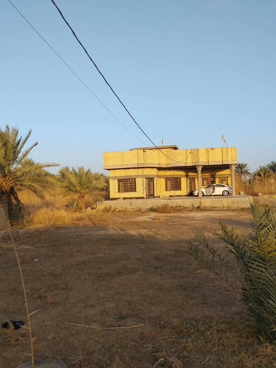 السلام عليكم يوجد دونم للبيع طابو زراعي سند ٢٥ على طريق كربلاء بغداد  طريق ياحسين المسيب عمود ٦٦٢ يبعد عن الشارع العام ٥٠٠م تبليط واجهه الدونم ٥٠م يوجد فيه بيت حديث ٢٠٢٣ مساحته ٣٠٠م وجود خدمات ماء سقي   واساله وكهرباء السعر ٢٥٠ وبي مجال للاستفسار الاتصال ***********
