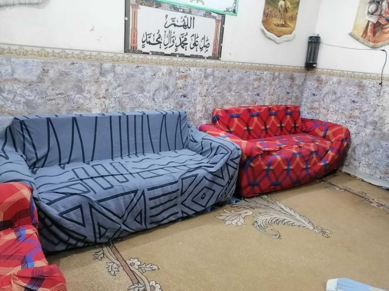 سلام عليكم تخم عشره مقاعد و ميز طعام هاذه رقمي ***********
