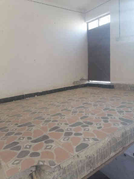 البيع مشتمل مساحه ١٢٥متر طابو صرف يحتوي علئ غرفه نوم هوال اومطبخ اوستقبال اوصحيات دخليه اوخارجيه طارمه جبيره ينباع علئ مبادره 
اونقد سعر مناسب مقارنه باالاسعار اليمه السعر علئ مبادره ٧٠ اونقد ٦٥  البيت فارغ حاليا  العنوان بابل ناحيه ابوغرق حي الجواد 
مقابيل ساحه الاستفسار اكثر ( ***********)
