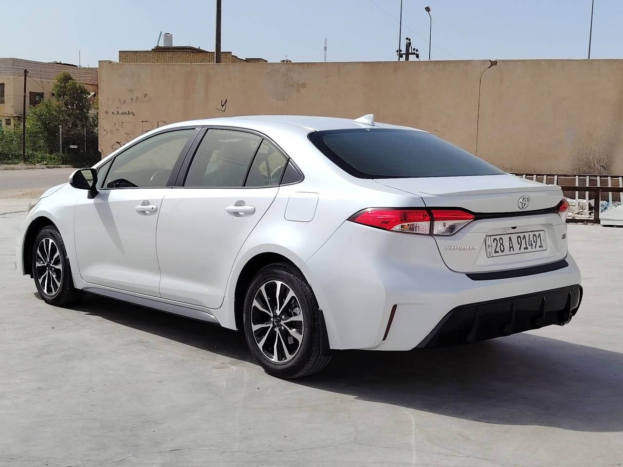 سلام عليكم
كورلا مديل 2023 وارد امريكي محرك بانزين فول موصفات للاخر فئات SE دواخل لونين ابيض 
فتحه بصمه ترحيب رادار سياقه ذاتيه وهواي موصافت بعد ماشيه 55الف 
حادثها قطعتين فقط
رقم معوقين انكليزي سياره جاهزه  وجديده علئ بلاد مكان ناصريه مركز السعر 138
***********
