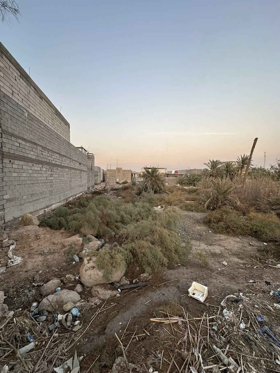 من رخصة الادمن 

ارض مساحة 1950م مع بيت مساحته 300 البيت كامل من الداخل فقط الواجهة العنوان ابو الخصيب —> البهادرية طابو زراعي ملك صرف للأستفسار ‭0770 708 3599‬

ملاحظة : اعادة النشر بسبب الوعود الكاذبة
