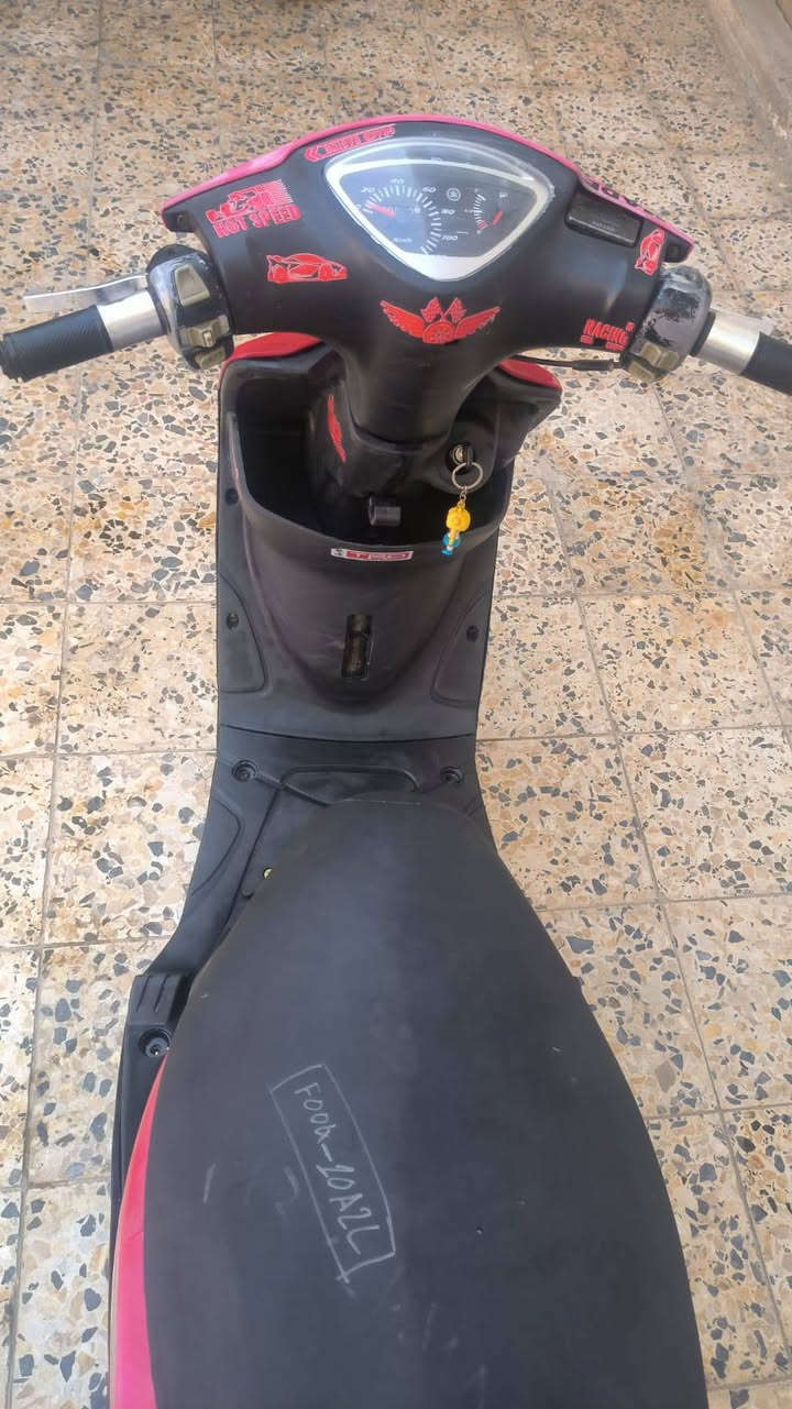 السلام عليكم دراجه ماكس عدله للبيع بوشه 49 دراجه حلوه ومرتبه مفتوحه مره وحده كهربايات كله شغاله سلف نكره هندر السعر خاص مكاني القرنه ناحية الثغر رقمي *********** واتساب فقط اوترهم امراوس اشعدك نزل
