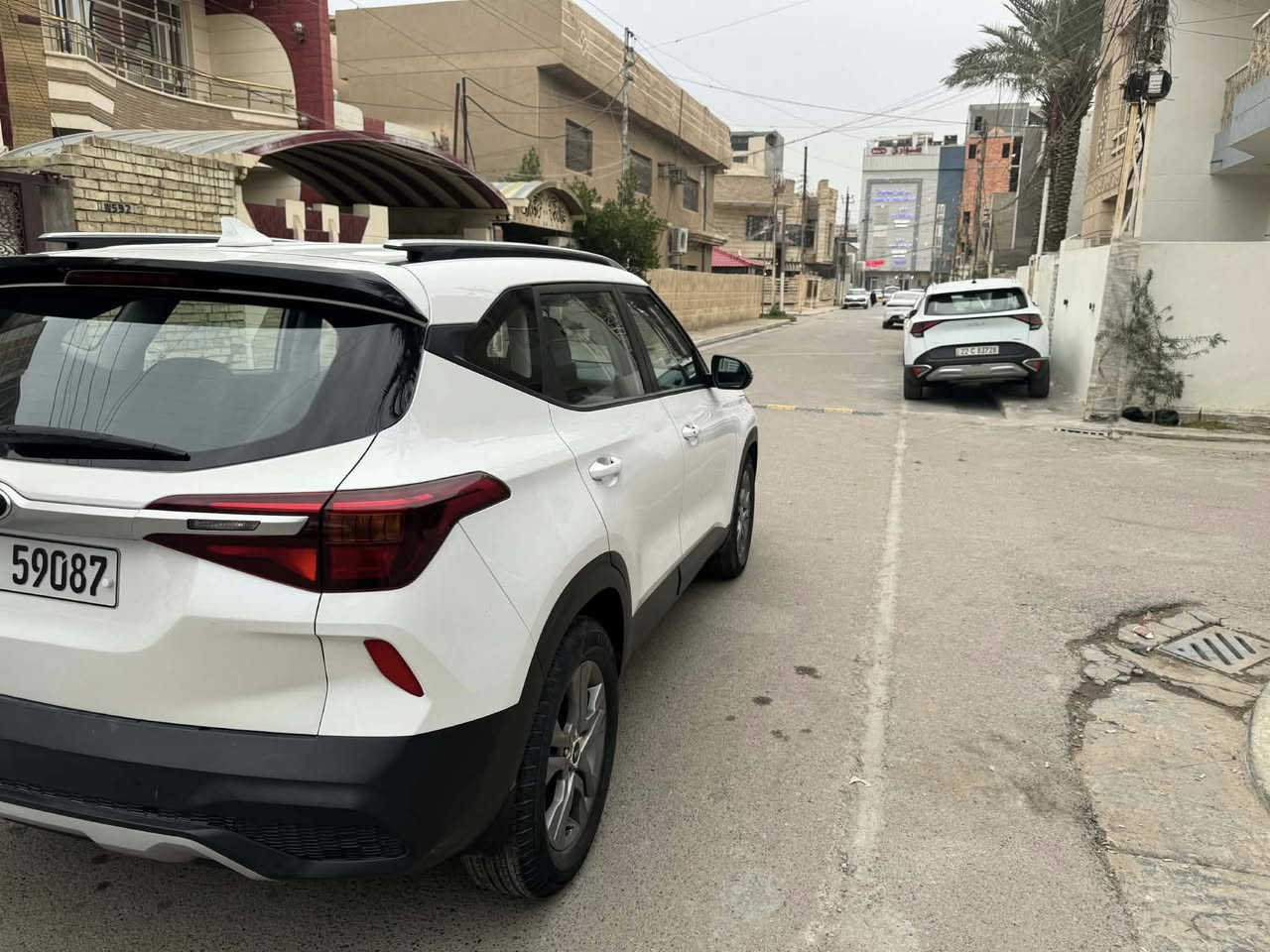 السلام عليكم كيا سليتوس 2020 خليجي سيارة جديدة استخدم شخصي  فول مواصفات رقم اربيل ابسمي شرط تحويل او وكالة 
مواصفات فتحه 
بصمه 
مري كهرباء 
شاشة جبيرة 
ماشيه 90 الف كيلو 
محرك 1600 دوش 
كير محرك مكفول 
تخم تاير جديد 
باتري جديد 
ملاحظة سيارة بيه صبغ اقل قطعتين بيه سونار مرافقة مع المنشور جديد 
صدر امامي وخلفي جديد 
بدون اي نقص 
لبيع او مراوس كورلا كروز 
مكان سيارة بغداد السيدية
استفسار اتصال مباشر ع صاحب السيارة ‭0783 011 3035‬
سعرها 155 وبيه مجال بصيط 
اني مكلّف للنشر
