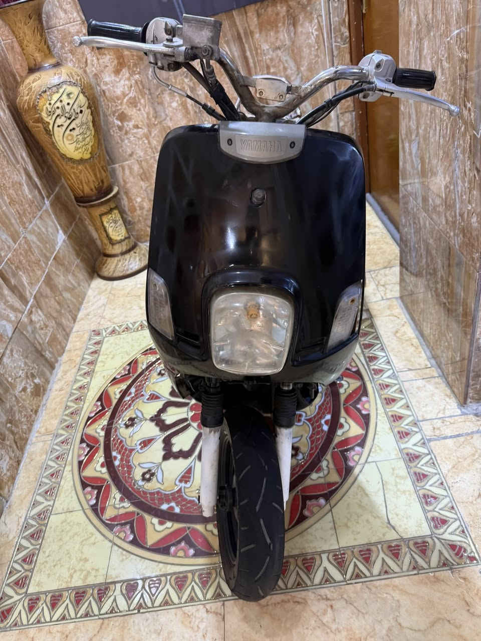 ماكس بوليس داخل كريمي  نضيفه للبيع دراجه مبدل ولفات اصلي اني مشتريهن بيدي االدراجه انتركت فتره شغاله وتمشي بس كابريتر مالته يخربط شويه غراضه المامركبهن كلهن عدي من العداد لل بك لايت وابيع وياها تخم كفرات تجاري تفاحي الصالنصه مو وياها ابيع البلاديه الاصليه بيها موجوده وبيها نواقص بسيطه ستد صالنصه بالف دينار وبطاريه  سبب الترك مامحتاجه   مكاني بغداد الامين الثانيه رقمي ***********  السعر 430 وبيه مجال لكطه لان داخل كريمي غاليه
