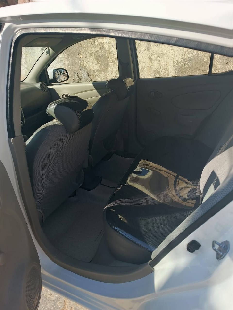سلام عليكم نيسان مديل ٢٠
حداديه ستوني مسويها سياره
مكفوله تايير جديد تبريد شغال
سياره نضيفه خير من الله
المكان نجف
***********
     السعر ٩٨ وبيها مجال
