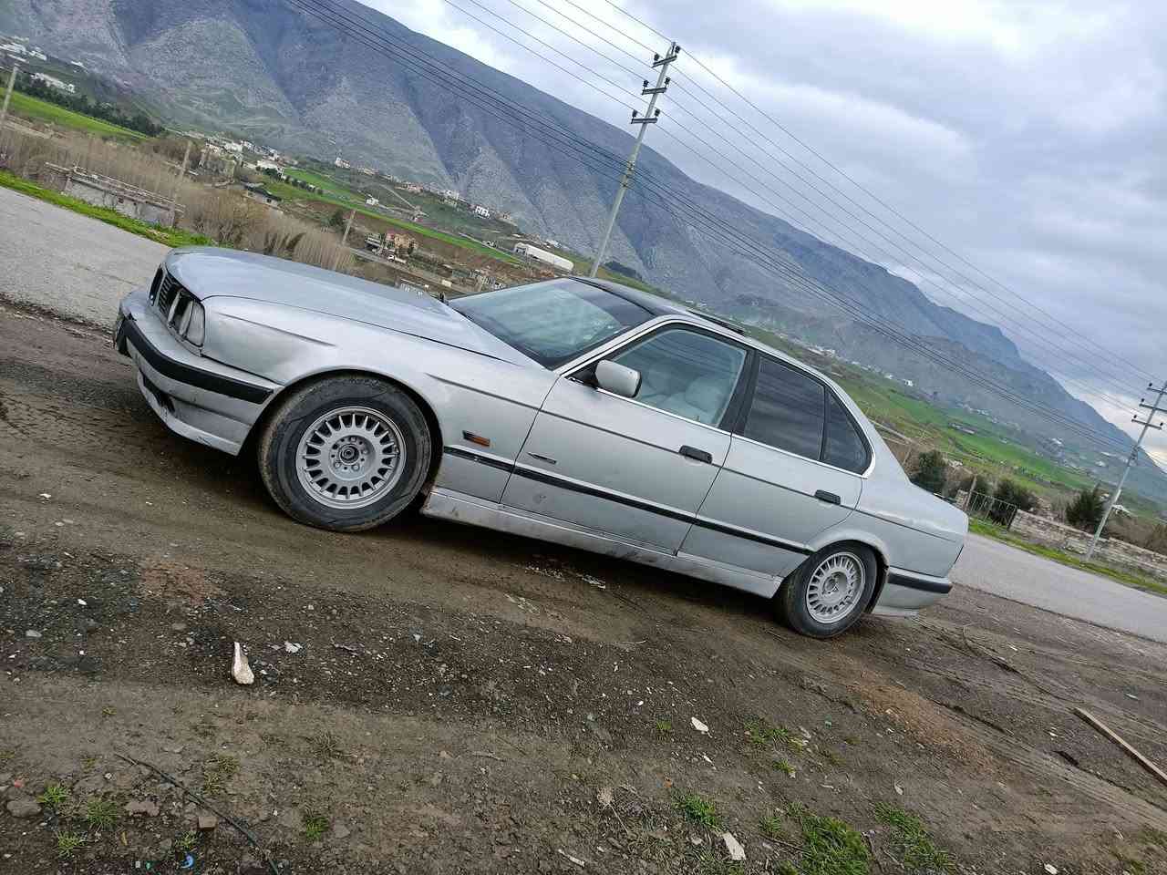 سلاو هاورێيان ئه م بيئيمه م هه يه بو فروشتن 
مكينه 520ى گيرعادية مكينةكةى جام بوة
ئارم بلاستيكى سورانه من ئه و سياره به خولو زبل 
ده ى فروشم به س كيشه ى مه ده نى به رپرسيارم
له سورانم ئارمه بةعلوج دةفروشم نرخى اخيرى قفلى
16وةرةقةية تكاية پرسيارى سيارةكة مةكة من بةخولوزبل دةى فروشم رةقةم تلفون ***********
