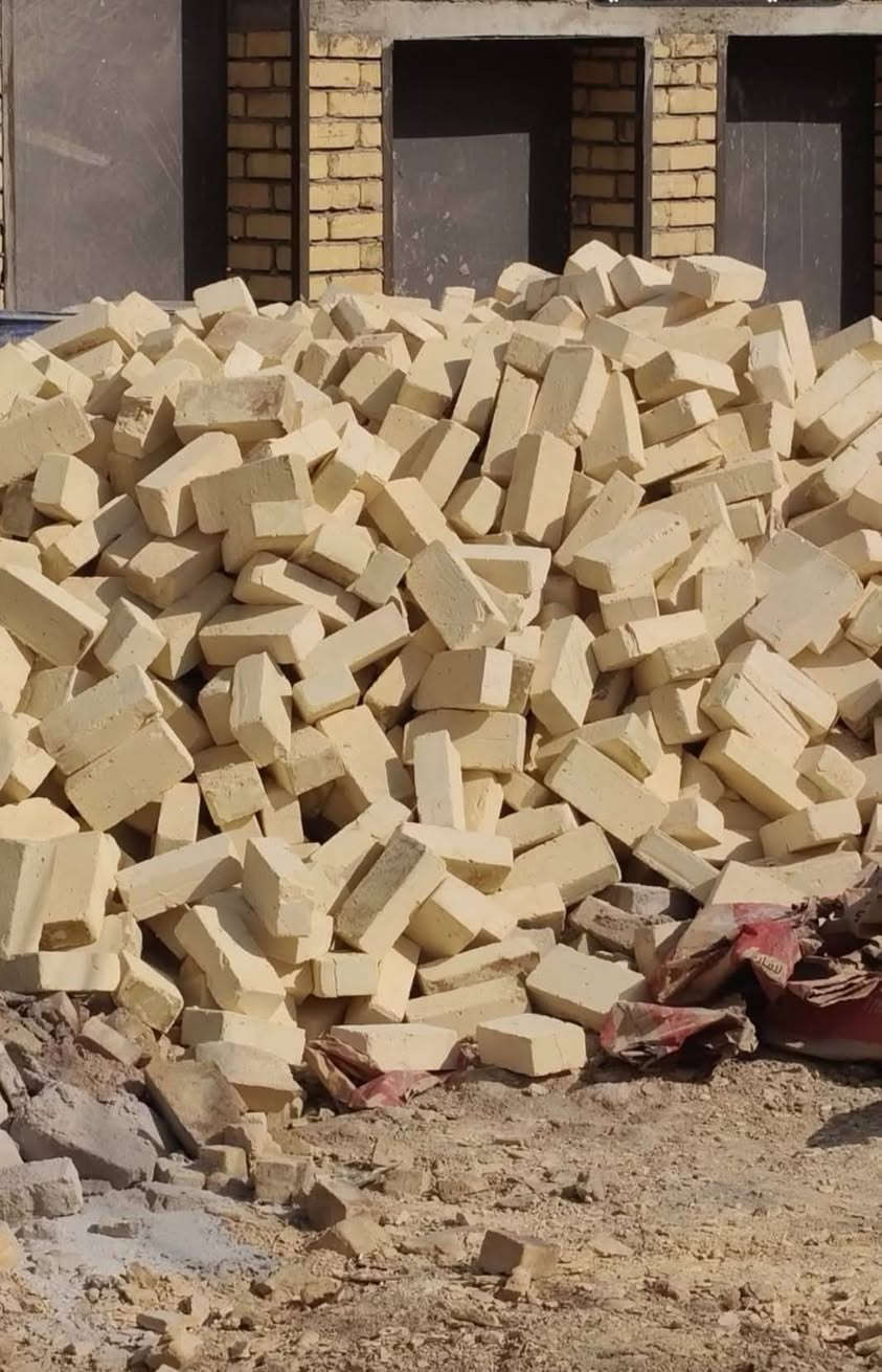 يوجد  #طابوق معامل العمارة  عدد 8000طابوقه #وزياده500 #ويوجد #تك 4000وزياده# 250 ويوجد كسر للبيع  اتصال  على الأرقام التاليه أو مراسله عل الواتساب ***********
نوع بيرنا (الطيب-العماره)  
ونوع انجكتر.
