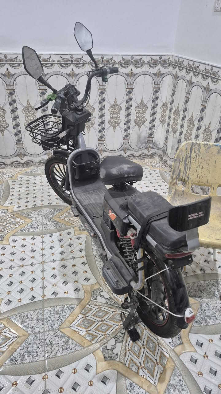 السلام عليكم دراجة شحن نظيفة جدا خمس بطاريات سعرهه ٢٥٠ وبيهه مجال قليل عنواني ابي الخصيب البهادرية مقابل حسينية بني ساله رقمي ***********

