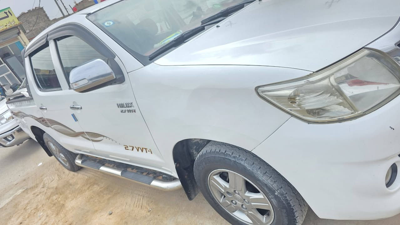 السلام عليكم هاي لوكس للبيع مكفوله مكينه تصرف بسمي رقم مثنى انكليزي مكان السياره بصره 
معروضه 180
رقم الهاتف ***********
