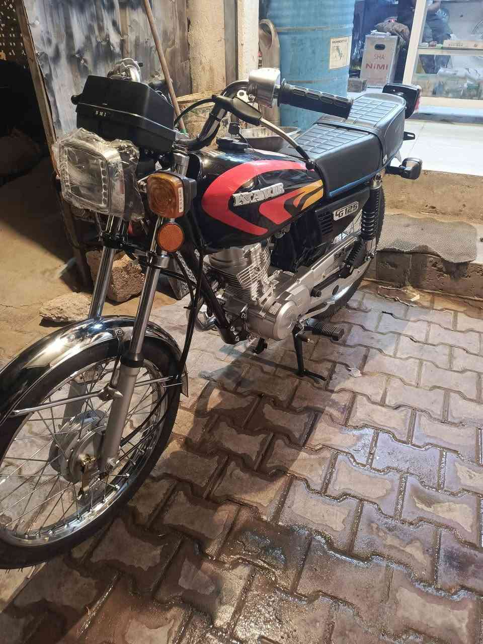 سلام عليكم دراجه نامه وراق سكنر بمسي جديده صار 22معمره بعده بجيس سعر خاص او رقم ***********
