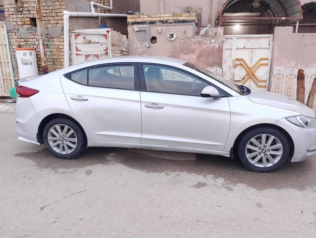 السلام عليكم لانترى 2016شكل 17وارد خليجي فول موصفات ماعده لفتحه مكفوله من تبديل وللضربه  بيه رشات اثر جراد واضحات بلسونار  شواصي ولغد كفاله عامه. جاهزه مكينه 2000دوش وكير وحداديه وتبريد وكهربائيات وطخم تاير  رقمه بغداد وصاحبه بناصريه شرط لتحويل سعره 115وبيه مجال عنوانه ذي قار مدينه الصدر ***********
