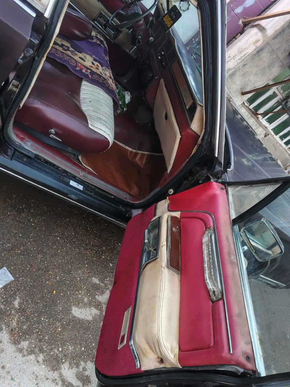 فورد لنكولن تاون كار موديل 1987 بيه مجموعه كامله راس الثور vvt 3000  تبريد ثلج صدر امامي خلفي جديد طخم تاير خط ابيض دلوب كهربائيات غرفه جيده فول اوتوماتك رقم انكليزي سنويه باسمي السيارة جاهزة السعر المطلوب 8 ملايين وتسعمائه الف دينار عراقي تلفون *********** بغداد الحريه دور نواب الظباط
