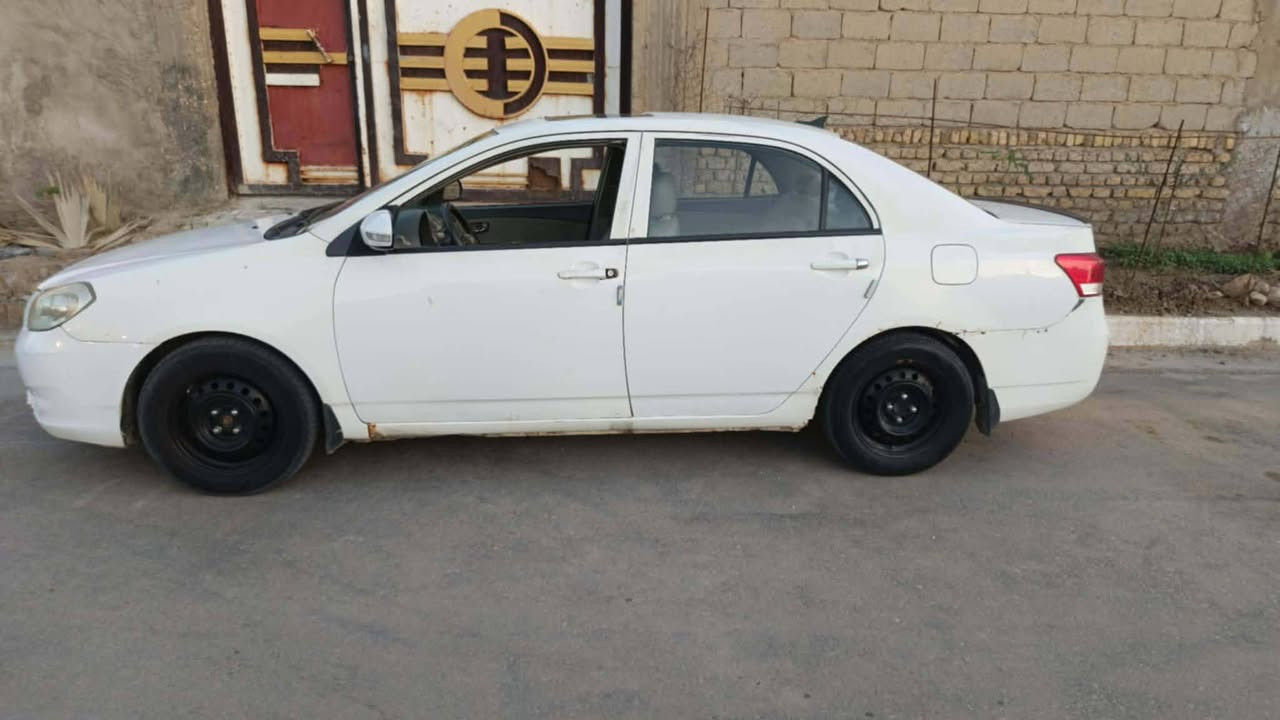 السلام عليكم
BYD G3 2013 

المكينة 1800 و الگير CVT معروفة
السعر ٤٥وبيها مجال اتصل على هذا الرقم ‏‪***********‬‏

العنوان كربلاء-قضاء الخيرات
