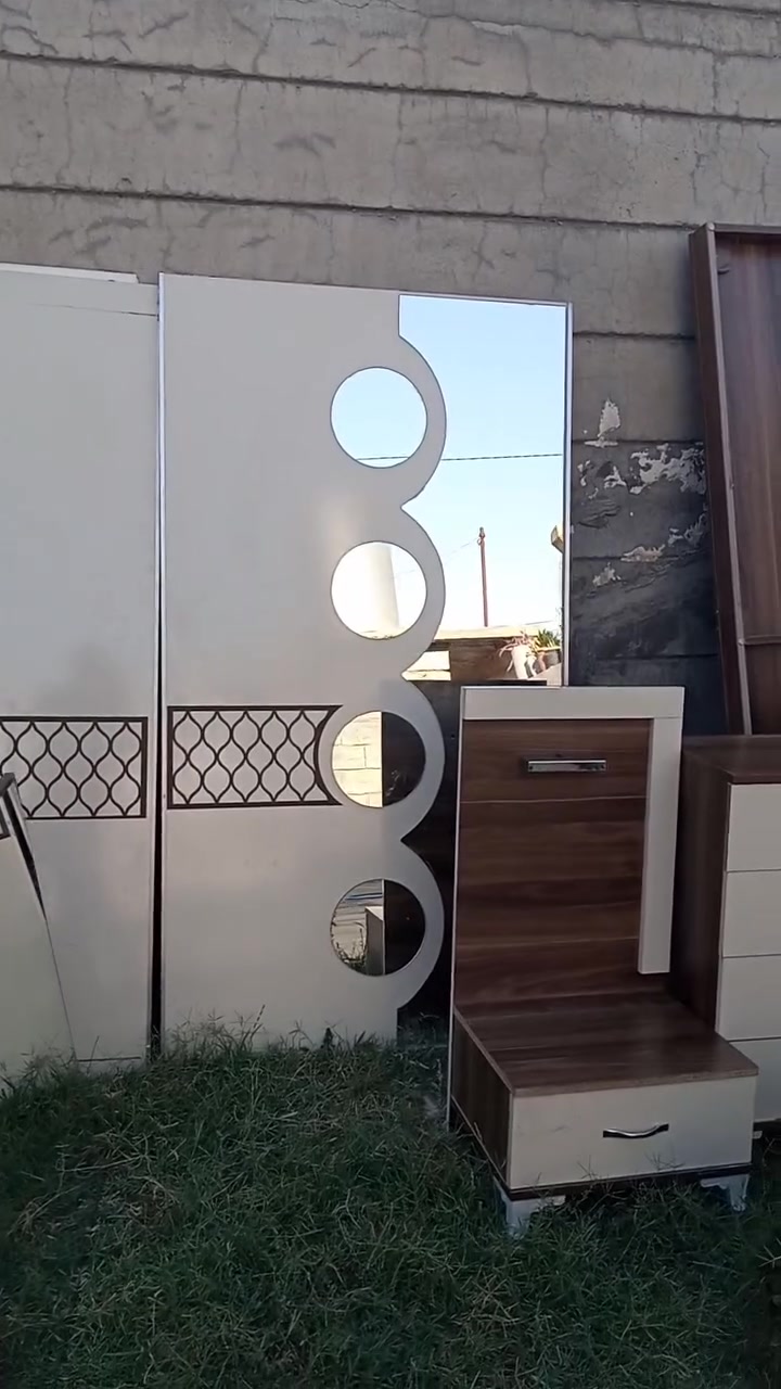 سلام عليكم غرفه نوم 6قطع نضيفه حيل ستخدم 7شهر فصخته بيدي شخط ما بيه حيل حيل نضيفه *********** رقمي 250 بي مجال
