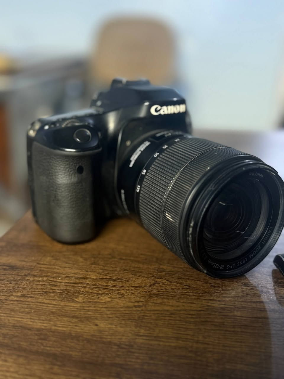 للبيع كانون 80D
كامرة نظيفه جدا تعرفون مواصفات الكامره اكيد 
تصوير فول HD 50 فريم 
وياه بطاريات عدد ثنين وشاحنه بدون كارتون
سعرها 750 الف 
مكاني الحلة 
***********
