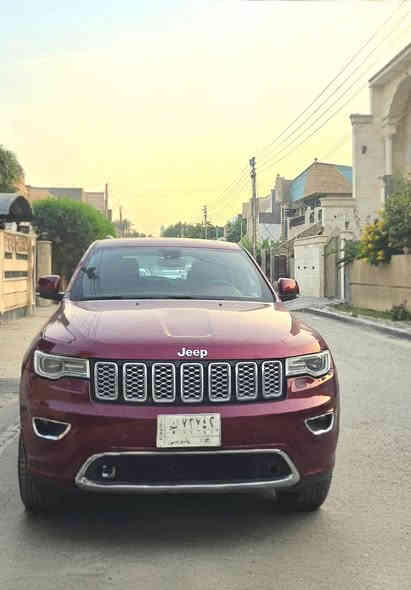 السلام عليكم سيارة جيب اوفر لاند بلس موديل 2021 خليجي وكاله هارلم اللون ماروني والداخل قرميدي. المحرك 3600 سي سي 6 سلندر دفع رباعي
ماشيه بحدود 63 الف رقم بغداد
 بيها كل المواصفات .جكات باربع ارتفاعات خمس وضعيات للقياده منها السبورت ثلاث شاشات وحده اماميه وشاشتين بالكشنات . تبريد وتدفئه كشنات وستيرن .كشنات كهرباء ويه ميموري .نظام صوت قوي . شاشه كبيره ويه نفيكيشن .دخول بصمه وتشغيل عن بعد .ستيرن كهربائي ويه تدفئه حساسات امامي وخلفي ونقطة عمياء رادارات وحساس مانع تصادم اضويه لد امامي وخلفي ويلات عشرين تخم تاير
السياره كلش نضيفه وتخبل
تايرات وصدر جديد قبل شهرين
ما بيها شي غير باب خلف السايق مصبوغ وصاير حادث بسيط موجود تقرير 
ومبدل عدسات لان ضوهه الاصلي ضعيف معروف الامريكي .سياره جاهزه للاستعمال ما تحتاج شي
السعر 305 وبيها مجال ان شاء الله
تواصل  وتساب ***********
