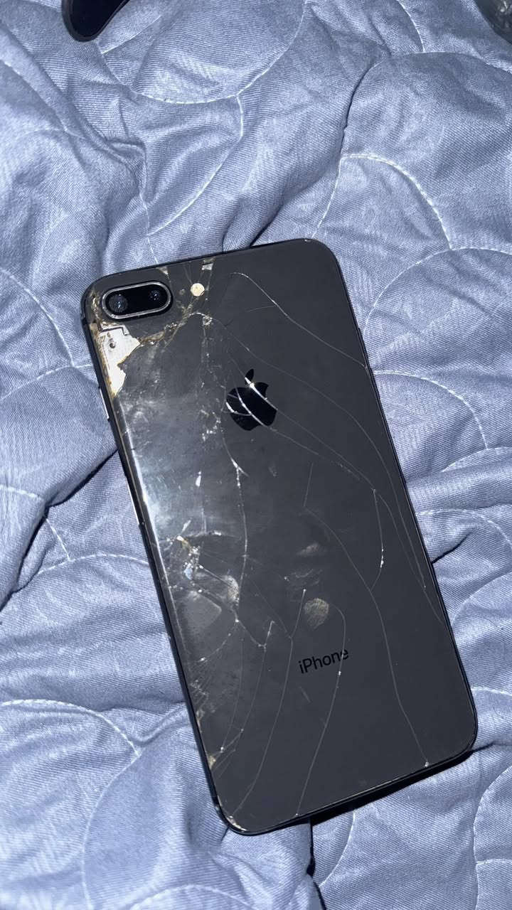 السلام عليكم ايفون8 بلص وهذة وضعة صار فترة متروك الشاشة شغالة بس اتوقع مشكلة بلبطارية 
اريد ابيعه ب25 ابيعه هيج شيطلع بي عطل ما عليه ابيع هالموجود كوم حديد


**إذا كنت صاحب هذا الإعلان وتريد حذفه لأي سبب، رجاءا أرسل رسالة إلى الدعم الفني**