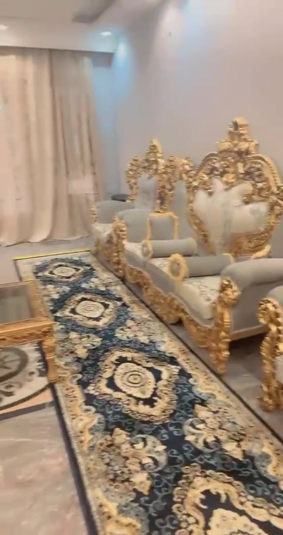 السلام عليكم تخم ملكي للبيع بسعر 450 وبي مجال للاستسفار الاتصال ***********
المكان بغداد البلديات

