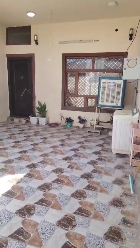 بيت زراعي للبيع الموقع واحد حزيران يم الحصو ورمل المساحه 100 بناء جديد مناقصه اي شي بس الغرفه الاخيره ممصورها بيه غراض وماصورتها سعر 40 الاتصال ***********
