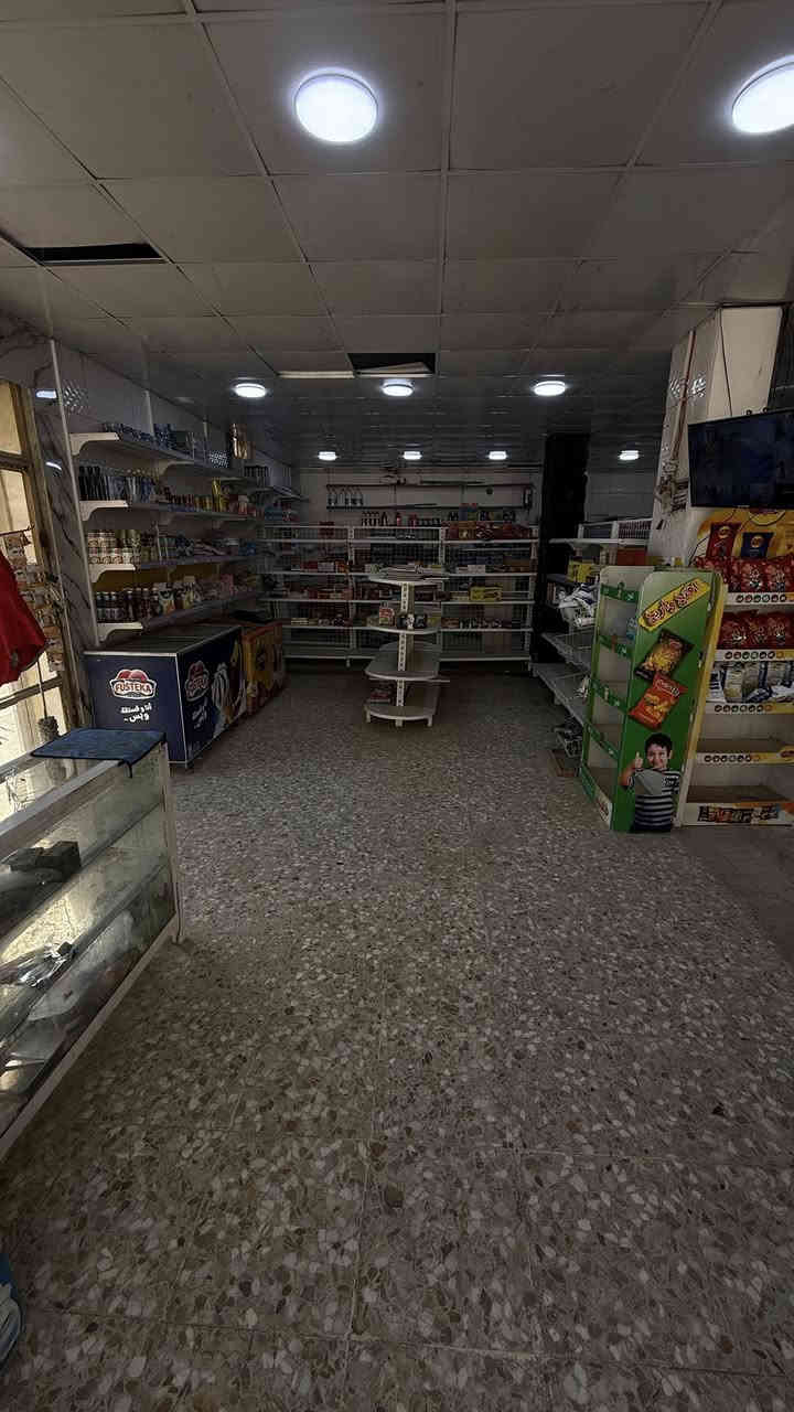 سلام عليكم 
أسواق للبيع  (سبب عدم تفرغ ) 
محتويات 
8 عوارض عموديه +4 تابع للشركات 
2 عوارض سطحيه + 1 تابعه لشركه 
سفينه عدد 3 
وحده طوله 3مترً
وحده طوله 2 متر 
وحده طوله 1متر 
منضومه كامرات متكونه من 8 كامرات و شاشه بلازمه 
سلات اجباس عدد 6+1 تابعه لشركه 
عنوان شعله شارع ابو هاتو 
رقم *********** (متواجد واتساب)
