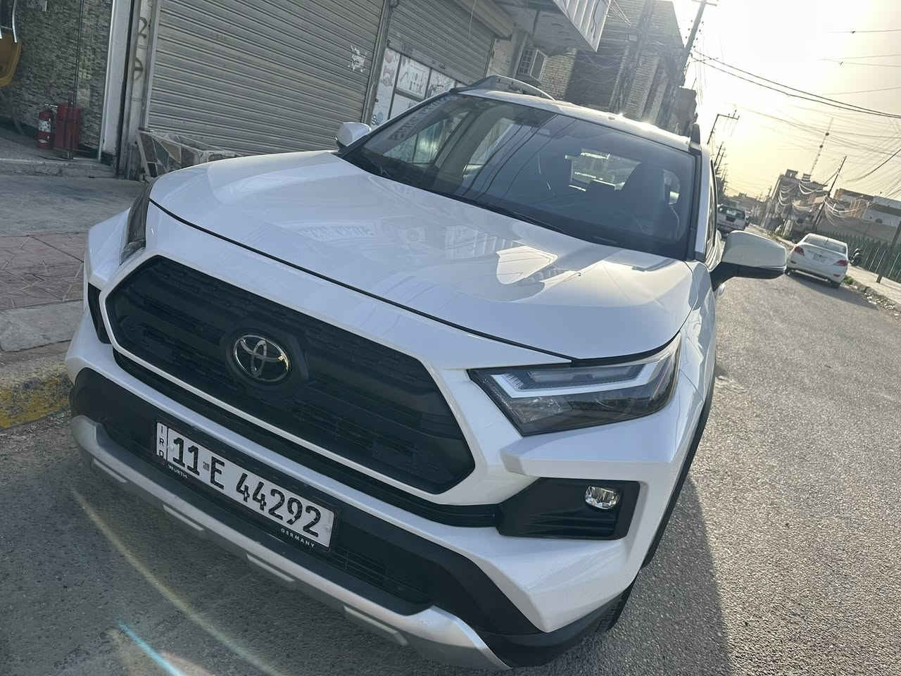 السلام عليكم
راف فور ٢٠٢٣ 
حادث خفيف خلفي  
البجم كبس جاملغ خلفي وشويه من البابتين صبغ سبب شخوط
كراسي جلد وكهرباء ماشيه ٣٥ 
العنوان بغداد
***********
