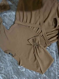 سوت بنات • قياس ٣٨ • لبس مرة