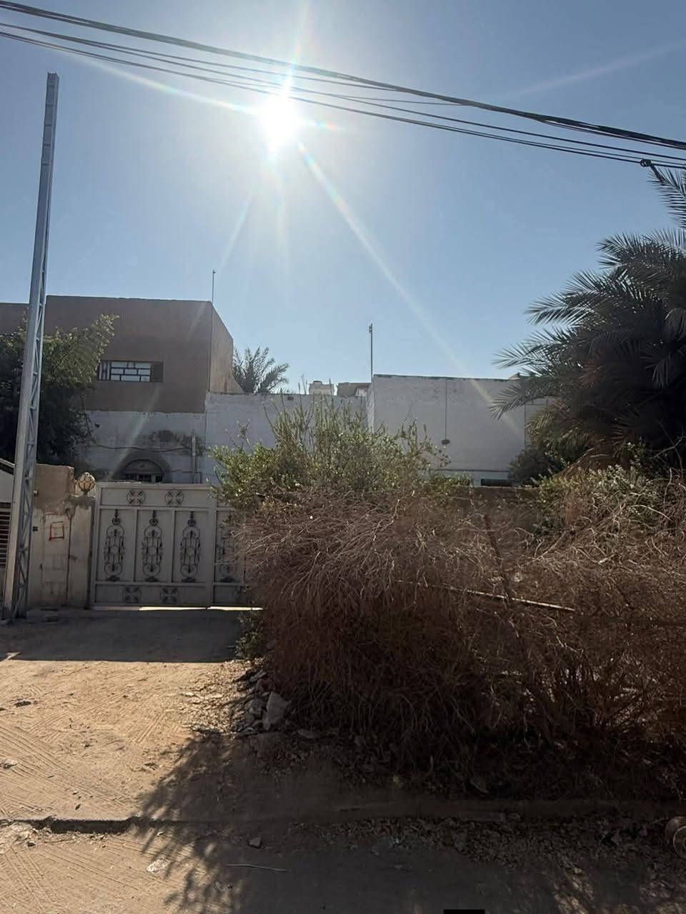 سلام عليكم بيت البيع تجاري عل شارع  ٦٠ وجهين بيت بل هنديه مقبيل الوفاء بي ٣ محلات يجارهن  ٤٥٠ بيت مساحه  ٢٢٠ بيت عملاق تابع فيديو اللاستفسار مكتب براكات ام بنين ***********
