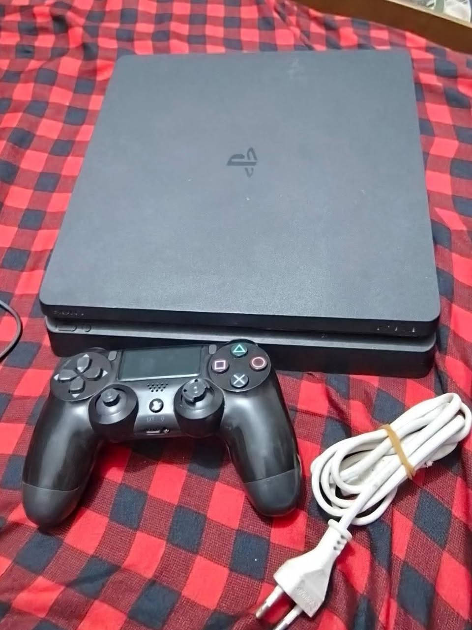 🎮 للبيع بلايستيشن 4 سلم (PS4 Slim) 🎮
جهاز نظيف وشغال ممتاز جداً

السعر: 235 ألف وبـيه مجال  🔥

المواصفات: • PlayStation 4 Slim

• ذاكرة 500GB

• يد تحكم أصلية DualShock 4 🎮

• دبل جوستك شغال

• يدعم جميع الألعاب أونلاين وأوفلاين

• واي فاي + بلوتوث مدمج

• يدعم HDR وجودة عالية Full HD

• هادئ واستهلاكه للكهرباء قليل

• مع حساب امريكي بي بيس 26 + مع قرص جيتي اي 5 + روكت ليك 

الملحقات: ✅ سلك كهرباء

✅ سلك HDMI

✅ سلك شحن لليد

✅ الجهاز كامل جاهز للعب مباشرة

الجهاز مرتب وما بي أي مشاكل والحمدلله

للجادين فقط ✨

مراسلة خاص 📩

مكاني شعب


**إذا كنت صاحب هذا الإعلان وتريد حذفه لأي سبب، رجاءا أرسل رسالة إلى الدعم الفني**