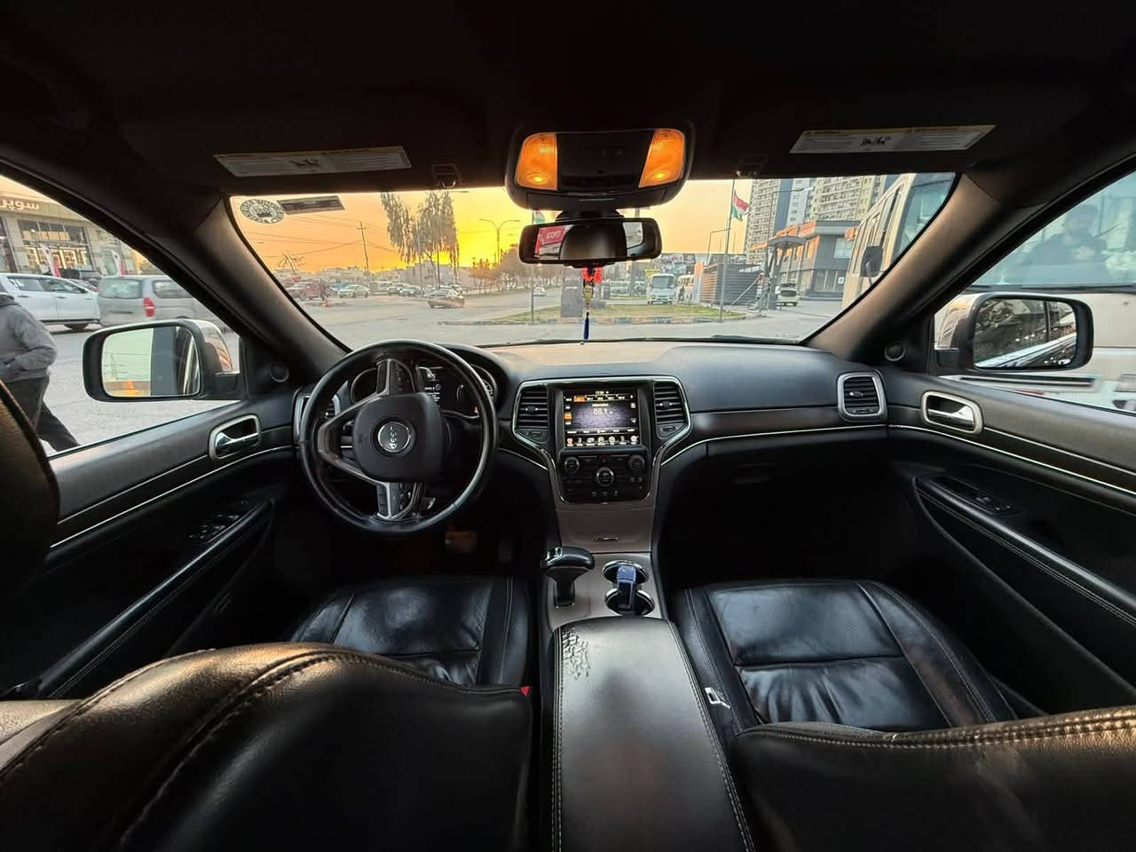 🚗 للبيع جيب موديل 2015 – وارد أمريكي 🇺🇸
📍 الموقع: دهوك

📞 رقم الاتصال:*********** متوفر واتس ابب
🔹 المواصفات:

- محرك 3600
- فول مواصفات عدا الفتحة
- كراسي كهرباء جلد + ميموري
- تدفئة للمقاعد
- ستيرن كهرباء (تدفئة )
- صندوق كهرباء (فتح/غلق بالشفط)
- تشغيل بصمة + تشغيل عن بعد
- كاميرا خلفية
- حساسات 
- منظومة زينون
- تحكم بالستيرن + شفت كير
- كير ماوس (8 سرعات)
- تبريد ثلج قطعتين
- تاير احتياطي (تخم)
- صدر جديد + هزة جديدة

📌 السيارة:

- وارد أمريكي (كلين تايتل)
- باسمي (سيارة جاهزة للنقل)

💰 السعر 195 

📩 للاستفسار الاتصال على الرقم أعلاه
