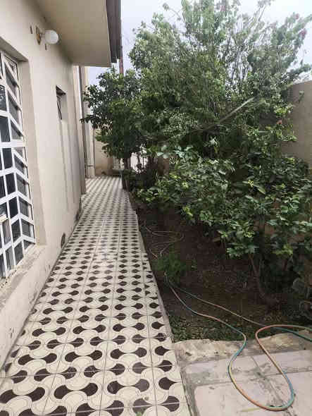 السلام عليكم اعيد النشر بسبب الوعود الكاذبة بيت للبيع طابو زراعي 25 في بعقوبة باب الدرب المساحه 375متر على الشارع الرئيسي العام قرب مقهى الباشا أو سكله السعيدي للستفسار الرقم ***********
