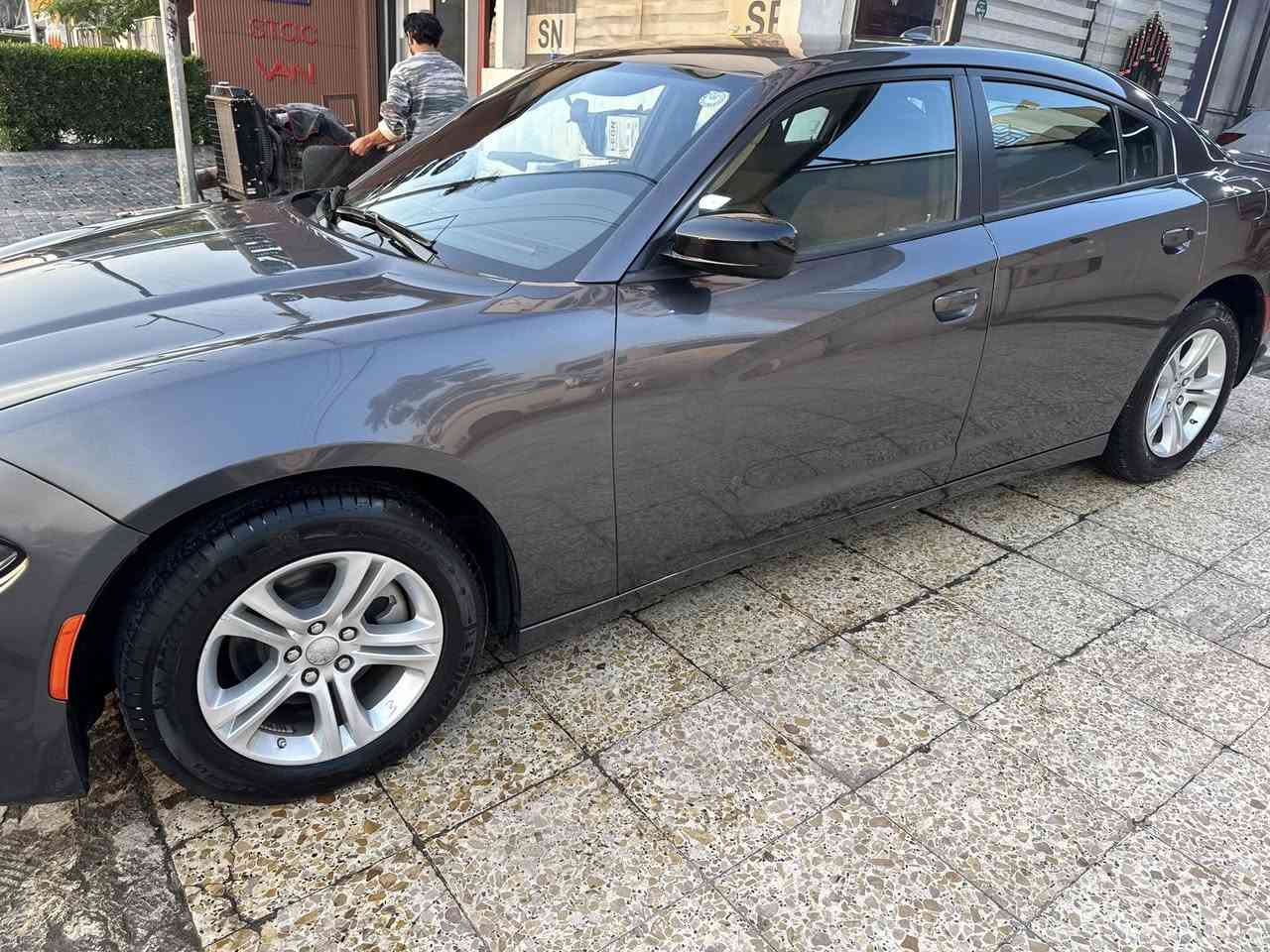 السلام عليكم جارجر موديل ٢٠٢٣ مواصفات كشن كهرباء وشاشة كبيرة حادث بسيط جاملغ وباب السائق مبدلات نفس اللون رقم اربيل باسمي السعر ٢٣٥٠٠ السيارة ماشية ٤٠ الف ملاحظة السيارة بجم كبس ومابيهة لا لغد ولا شاصي  
رقم الموبايل *********** مكاني بغداد زيونة
