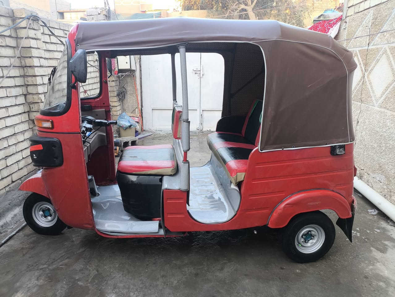 السلام عليكم 
تك تك مديل ٢٠١٨ جاهزه ونضيفه اي نقص مابيها سنويه بأسمي تحويل مباشر 
مكاني بغداد حي النصر 
رايدها 6500وبخدمة الشراي 
***********
