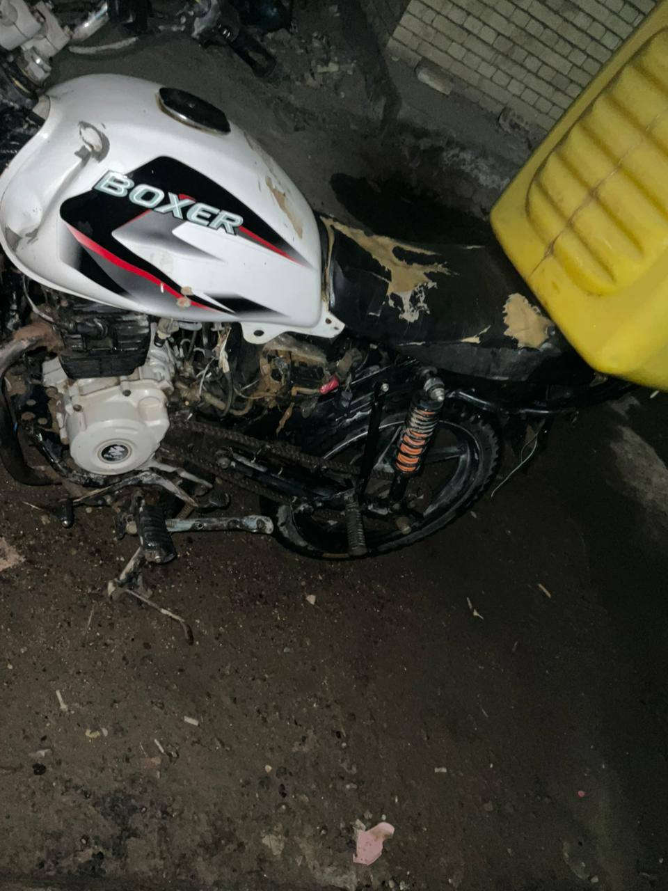 سلام عليكم بوكسر كلاسيك موديل 2023 مرقم كربلاء مشروع وطني مكان الدراجه بغداد
ال نقوصات
بجم امامي
المكينه كايمه بس شغاله
الدبلات الأمامي محوله جبلي
 التانكي بس طعجه 
سعره مليون و 100
الرقم ***********
