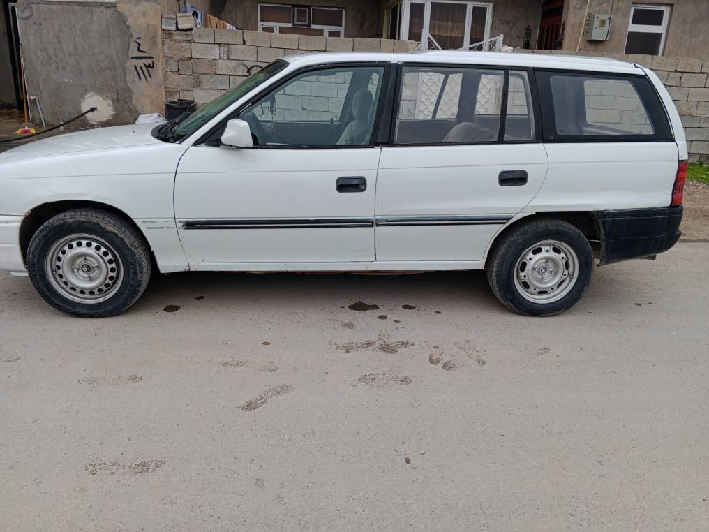 ئۆپڵ ئەسترا مۆدێل 92 سەنەویی دیالە بە شەرتی ئەوەلیات مەکینە شانزەی قایش باریکە گێڕ و مەکینەی زۆر مەزبوتە کارە بایی مەزبووتە سەیارە یەکی بێ مەسروفە *********** السليمانية, العراق
