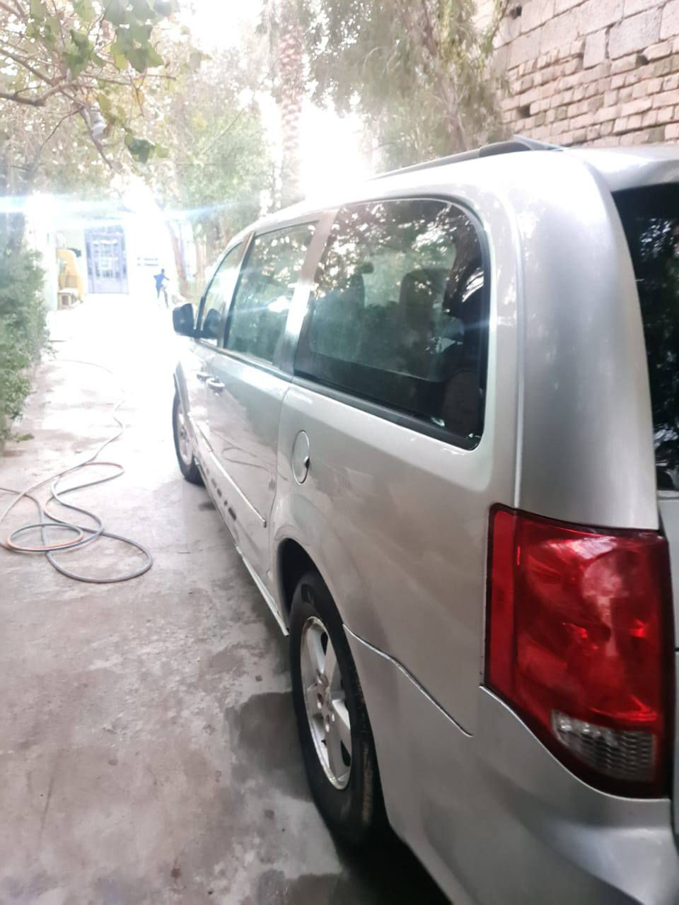 السلام عليكم من رخصة مدير الكروب 
دودج كرفان موديل 2008
3قطع تبرد 
كراسي سياحي 
بوب وصندوق كهرباء 
محرك 3300 المرغوب 
هزه جديده رقم بغداد ب اسمي تحولي ثاني يوم 
*ملاحظه السياره داخله كلين بدون ضرر بس بيها صبغ عام ب العراق السونار موجود 
السعر 95 وبيها مجال بسيط 
***********
