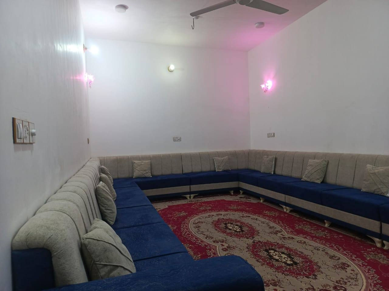 السلام عليكم دار 🏠للبيع البناء حديث 2025 
البناء طابوق السقوف صب الارضيه كرانيت 
البيت متكامل من كلشي 
طابو زراعي سند 25  العنوان القاسم
حي موسى الكاظم ع( مجمع المصلاوي ) 
البيت على الشارع الرئيسي ركن المساحه 200 متر
الطابق الاول 
1 ستقبال  
2 مظبخ حار بارد
3 صاله
4 غرفة نوم 
5 غرفة نوم
6 ممرات عدد 2
7 مجمع حمامات داخليه 
8 مجمع حمامات خارجيه 
الطابق الثاني 
1 صالة 
2 غرفة نوم 
3 غرفة نوم 
4 مجمع حمامات
 للاستفسار اكثر رقم صاحب الدار
‏‭0783 821 1078
