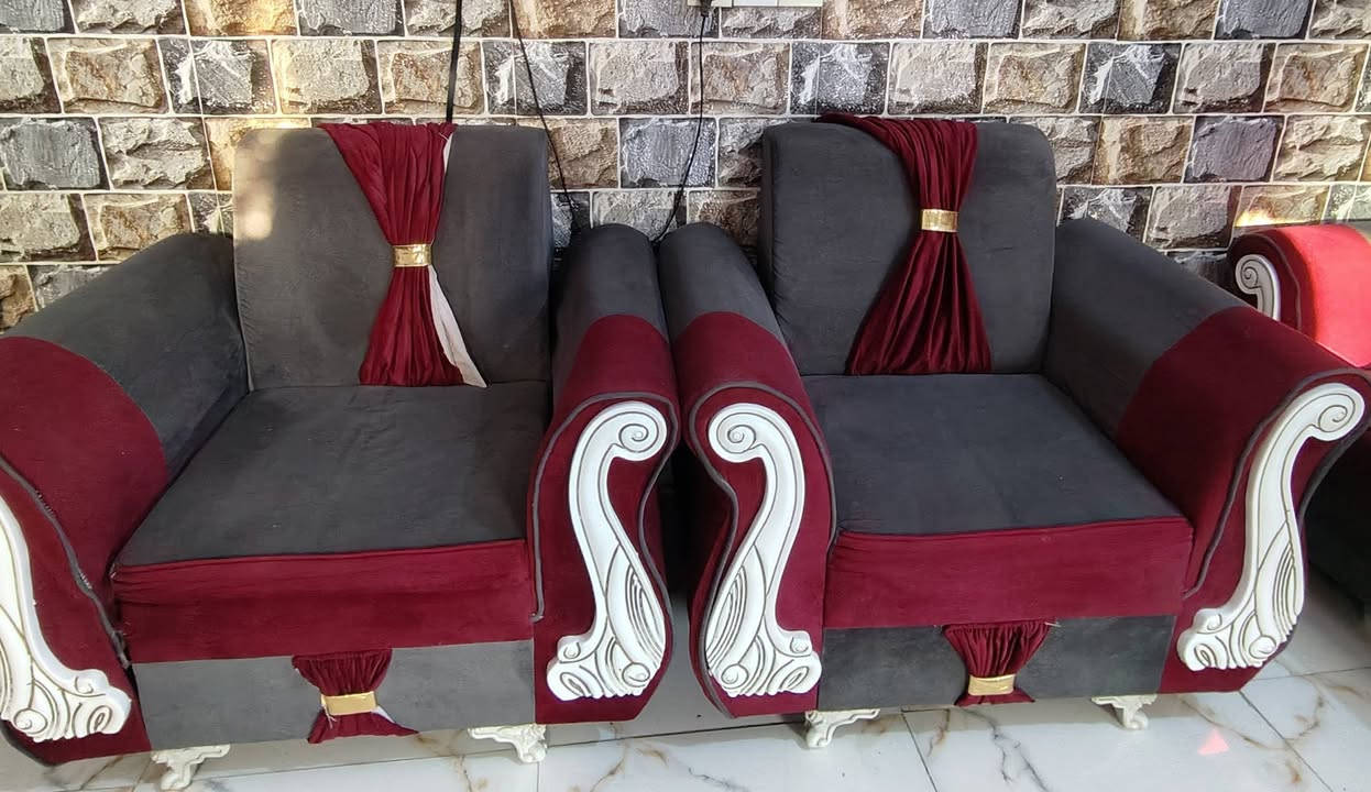 تخم 10مقاعد للبيع بي كرسي واحد مخلوع يرادله كبس فقط مابي شي
تواصل ***********
