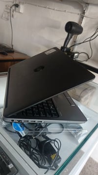 كور i7 HQ • ٢٥٦GB SSD • رام ٨GB