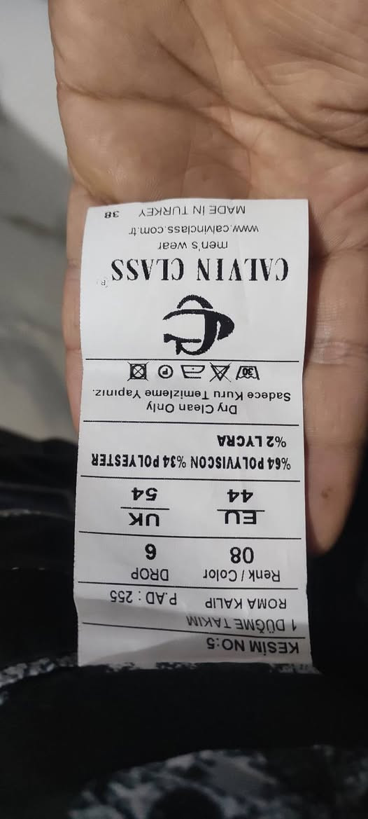 سلام عليكم قاط كامل نضيف كلش خامه ممتازه لون اسود ستعمال ساعه فقط جديد  ولقياس داخل الصوره👇


**إذا كنت صاحب هذا الإعلان وتريد حذفه لأي سبب، رجاءا أرسل رسالة إلى الدعم الفني**