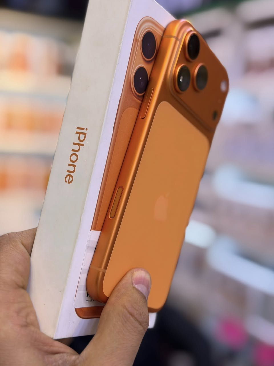 ايفون 17 برو ماكس نسخه ZA سيم كارت ضمان وكاله اصلي ذاكرة 256 بطاريه 100
جهاز مشحون 13 مره فقط حاله حال جديدد
كئنما هسه فاتحه داخل ضمان وكاله مع ضمان من مركز ملحقات كامله السعر مليونين و50 الف 
العنوان بغداد البياع شارع عشرين 
هاتف ***********📞📞
هاتف ***********📞📞
ومتوفر اقساط على مصرف الرافدين 🟦🟦
