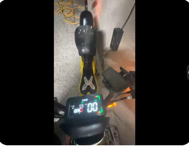 سلام عليكم دراجه شحن للبيع نوعيه ريان ارقه نوعيه مديل 2025 صار شهرين من اخذته جديد  تشغيل عن بعد اشاير صفاره لايت زنون 5 بطاريات 4 سرع تنبيه سرقه السعر 250 بي مجال مكاني نجف حي ميلاد رقم ***********
